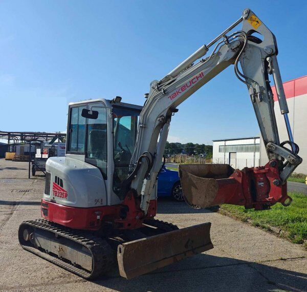 2024 Takeuchi TB, 700 mth, Import Auf Lager in der EU — Foto 1
