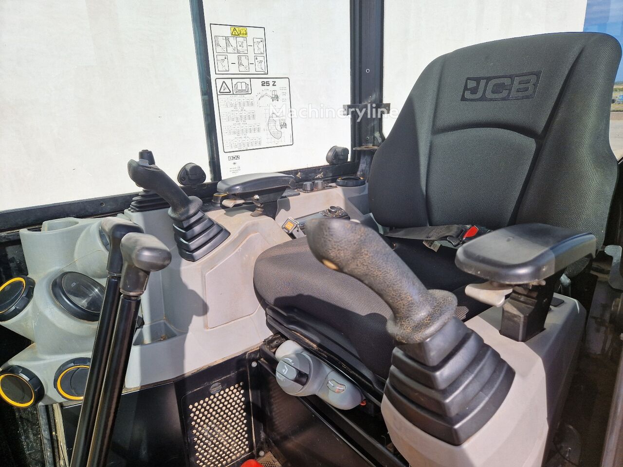 2025 JCB 25, 174 mth, Import Auf Lager in der EU — Foto 12 z 16