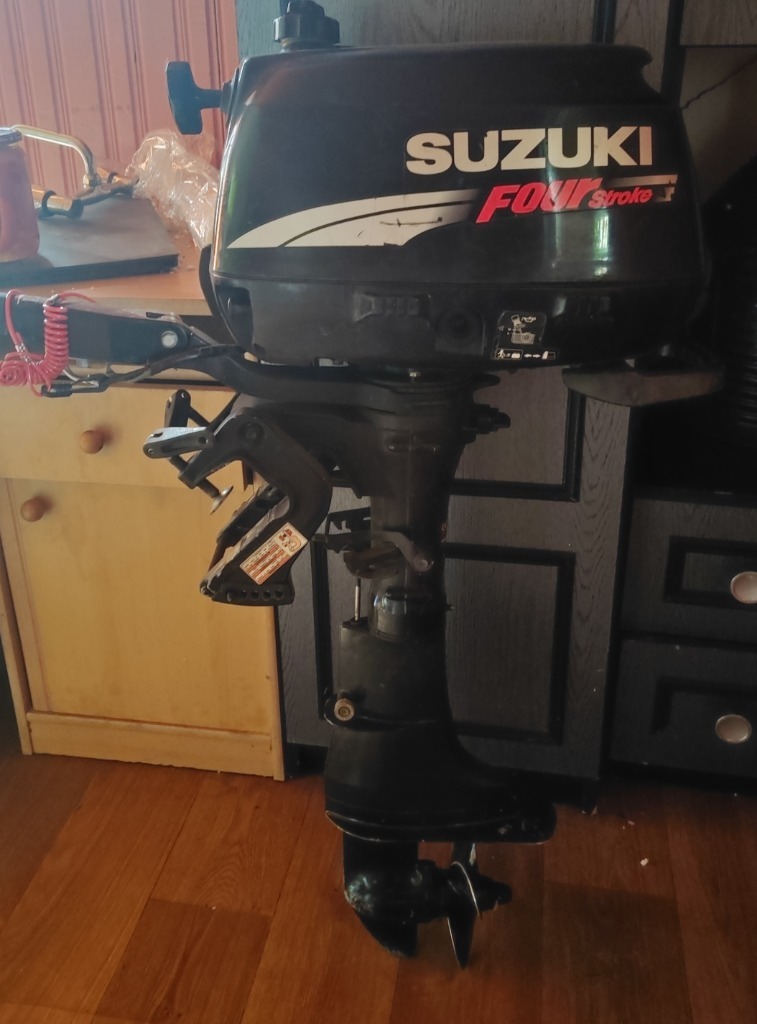 Závěsný motor Suzuki 6, Auf Lager in der EU — Foto 1