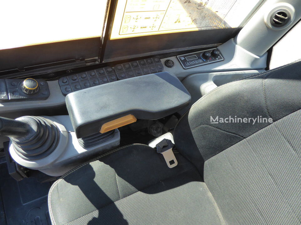 2018 JCB JS, 2.870 mth, Import Auf Lager in der EU — Foto 12 z 16