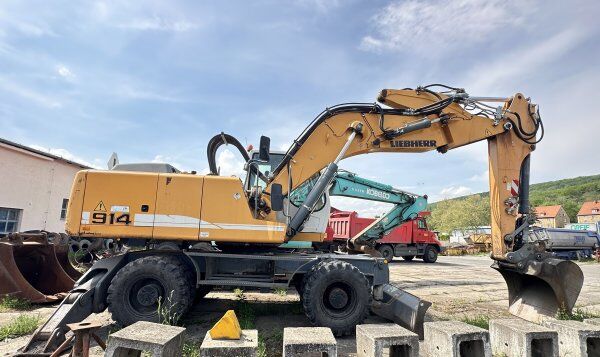 2013 Liebherr A914, 3.800 mth, Import Auf Lager in der EU — Foto 1 | AMECAR 2013 Liebherr A914, 3.800 mth, Import Auf Lager in der EU — Foto 1