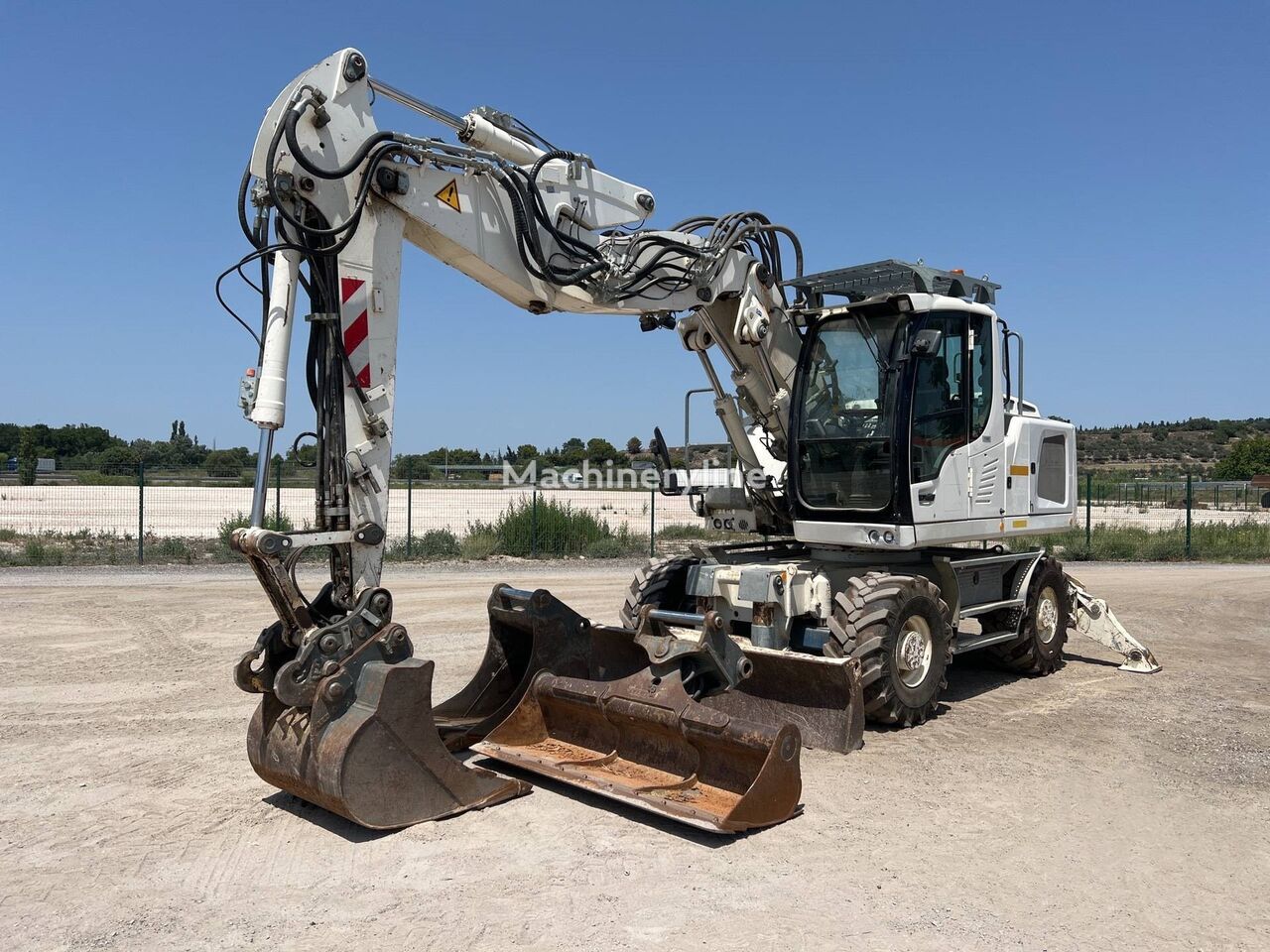 2014 Liebherr A914, 5.310 mth, Import Auf Lager in der EU — Foto 1 | AMECAR 2014 Liebherr A914, 5.310 mth, Import Auf Lager in der EU — Foto 1