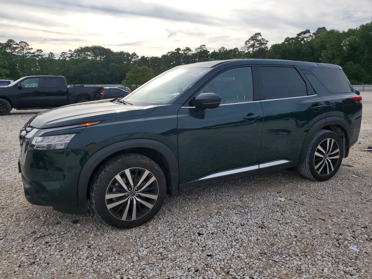 2024 Nissan PATHFINDER PLATINUM, grün, 15.239 km, Import USA — Foto 1
