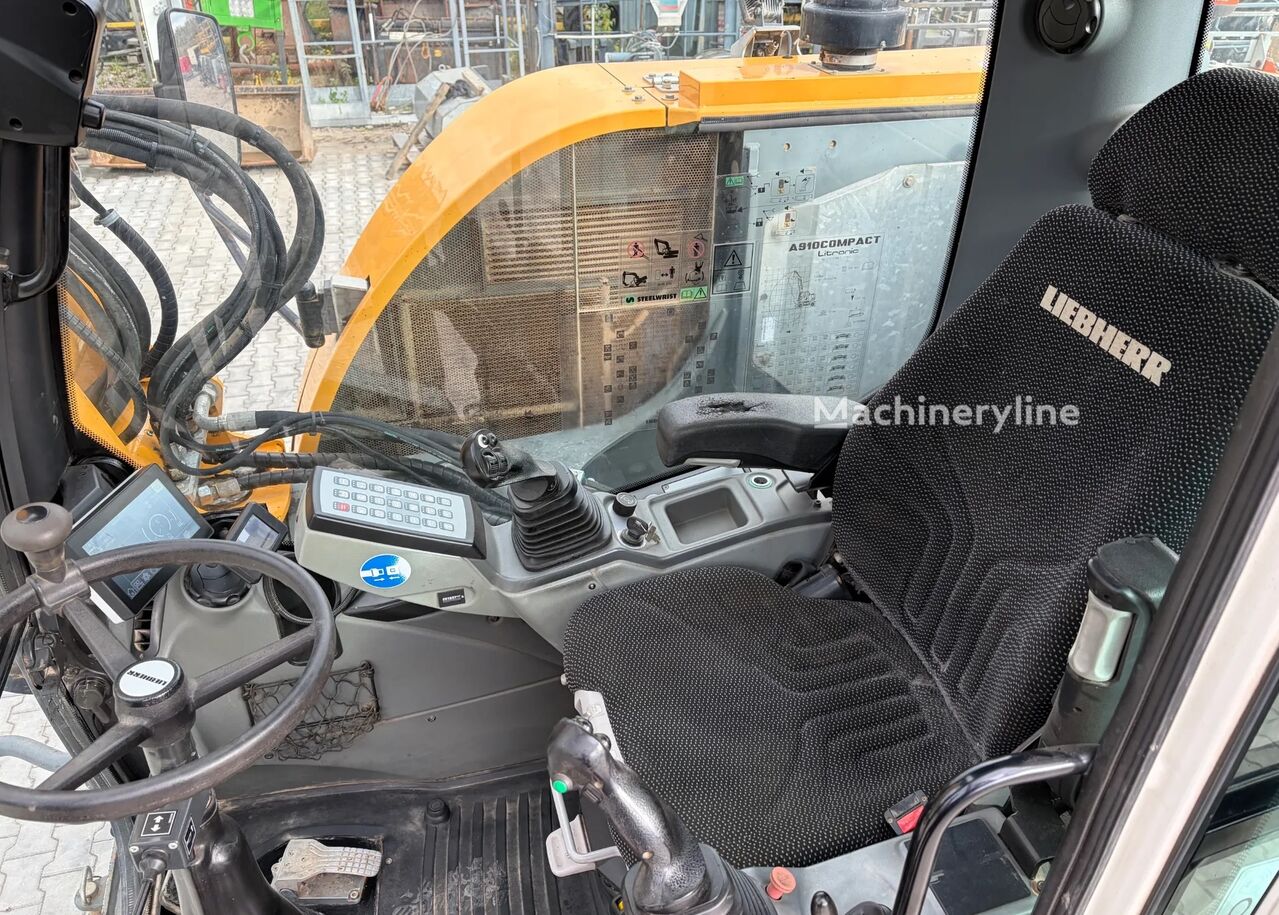 2016 Liebherr A910, 10.720 mth, Import Auf Lager in der EU — Foto 7 z 15