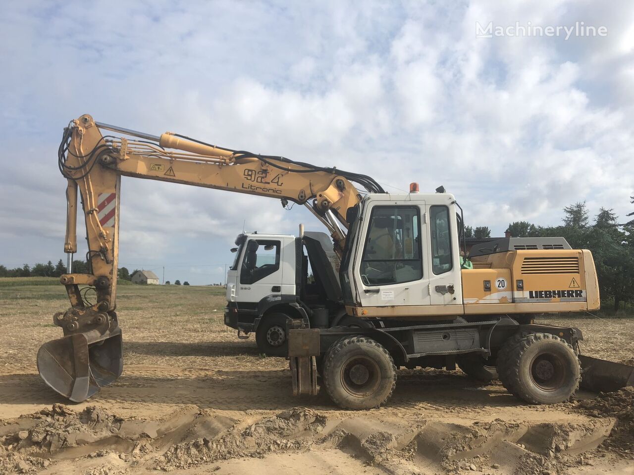 2003 Liebherr 924, 12.300 mth, Import Auf Lager in der EU — Foto 1 | AMECAR 2003 Liebherr 924, 12.300 mth, Import Auf Lager in der EU — Foto 1
