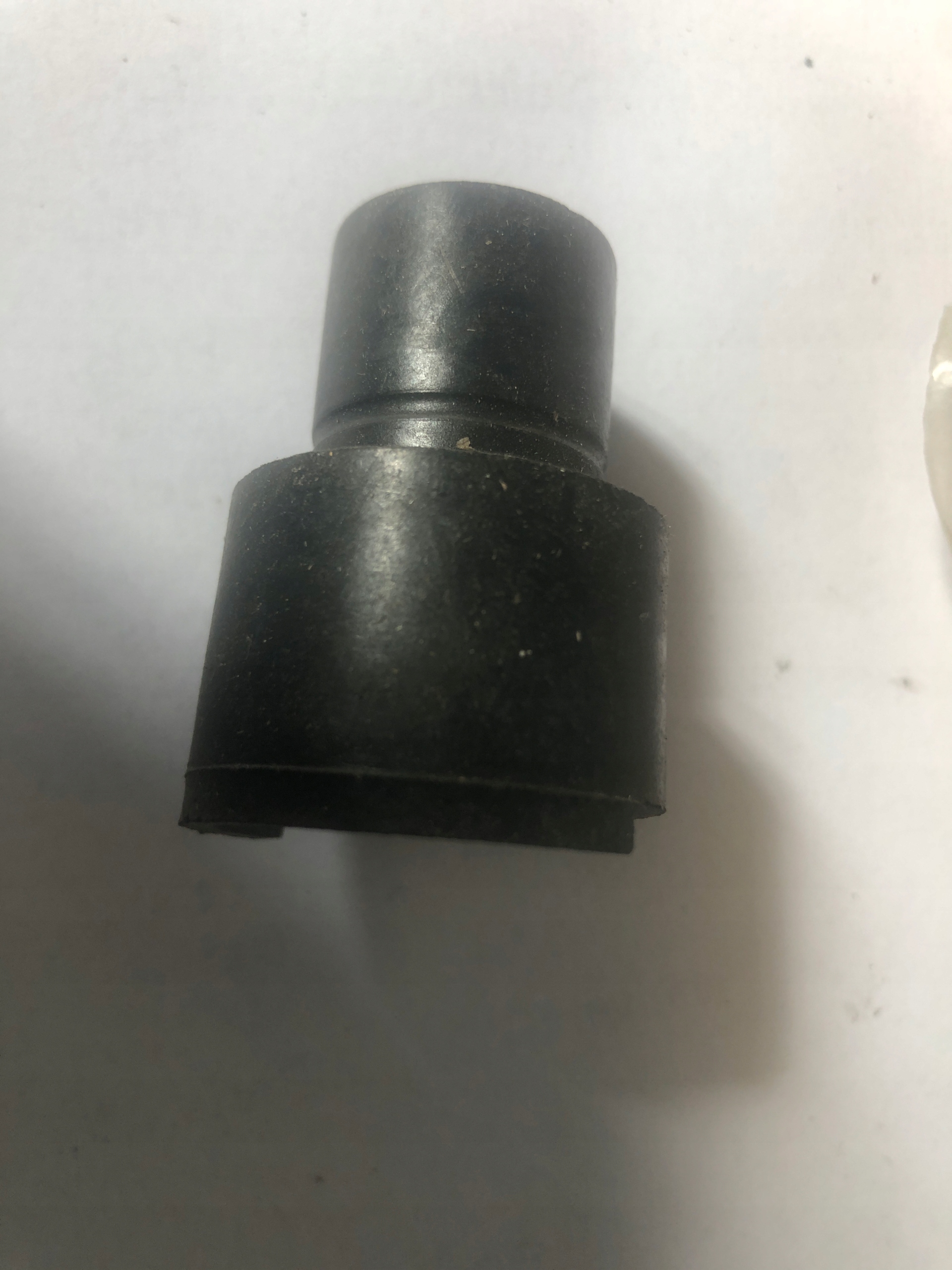 CAT pouzdro wtyczki 18 AWG 7-pinowa 9G-3670, Auf Lager in der EU — Foto 1