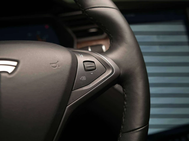 2021 Tesla Model X LONG RANGE PLUS | AUTOPILOT, schwarz, 24.922 km, Import Kanada — Foto 12 z 20