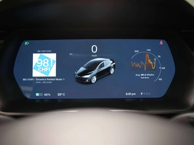 2021 Tesla Model X LONG RANGE PLUS | AUTOPILOT, schwarz, 24.922 km, Import Kanada — Foto 13 z 20