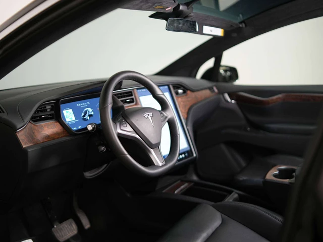 2021 Tesla Model X LONG RANGE PLUS | AUTOPILOT, schwarz, 24.922 km, Import Kanada — Foto 9 z 20