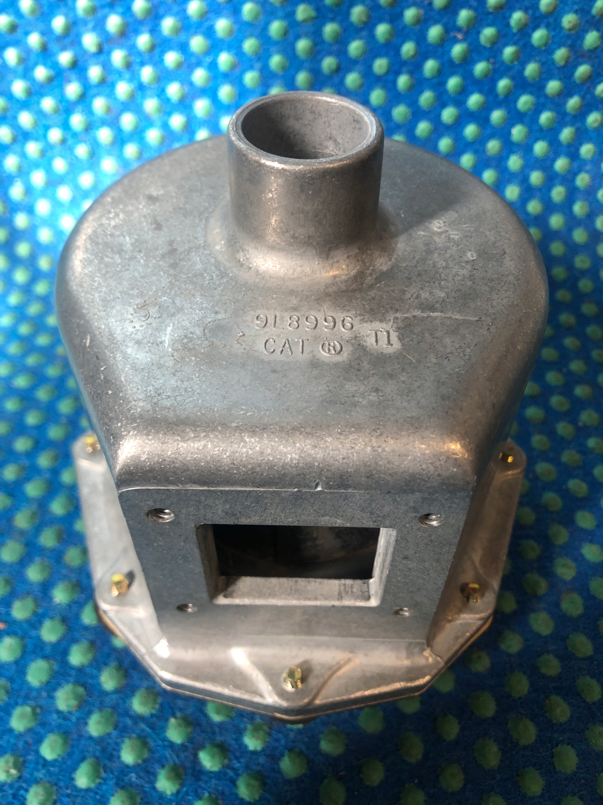 Cat 9L-8996 pouzdro, Auf Lager in der EU — Foto 1