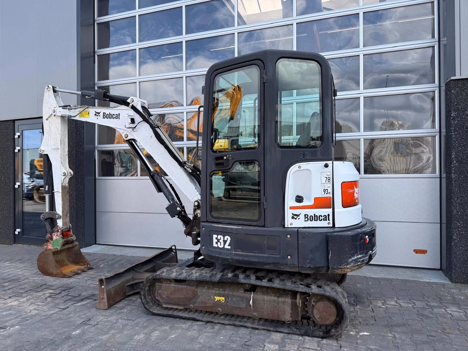 2015 Bobcat E32, 2.780 mth, Import Auf Lager in der EU — Foto 3 z 12
