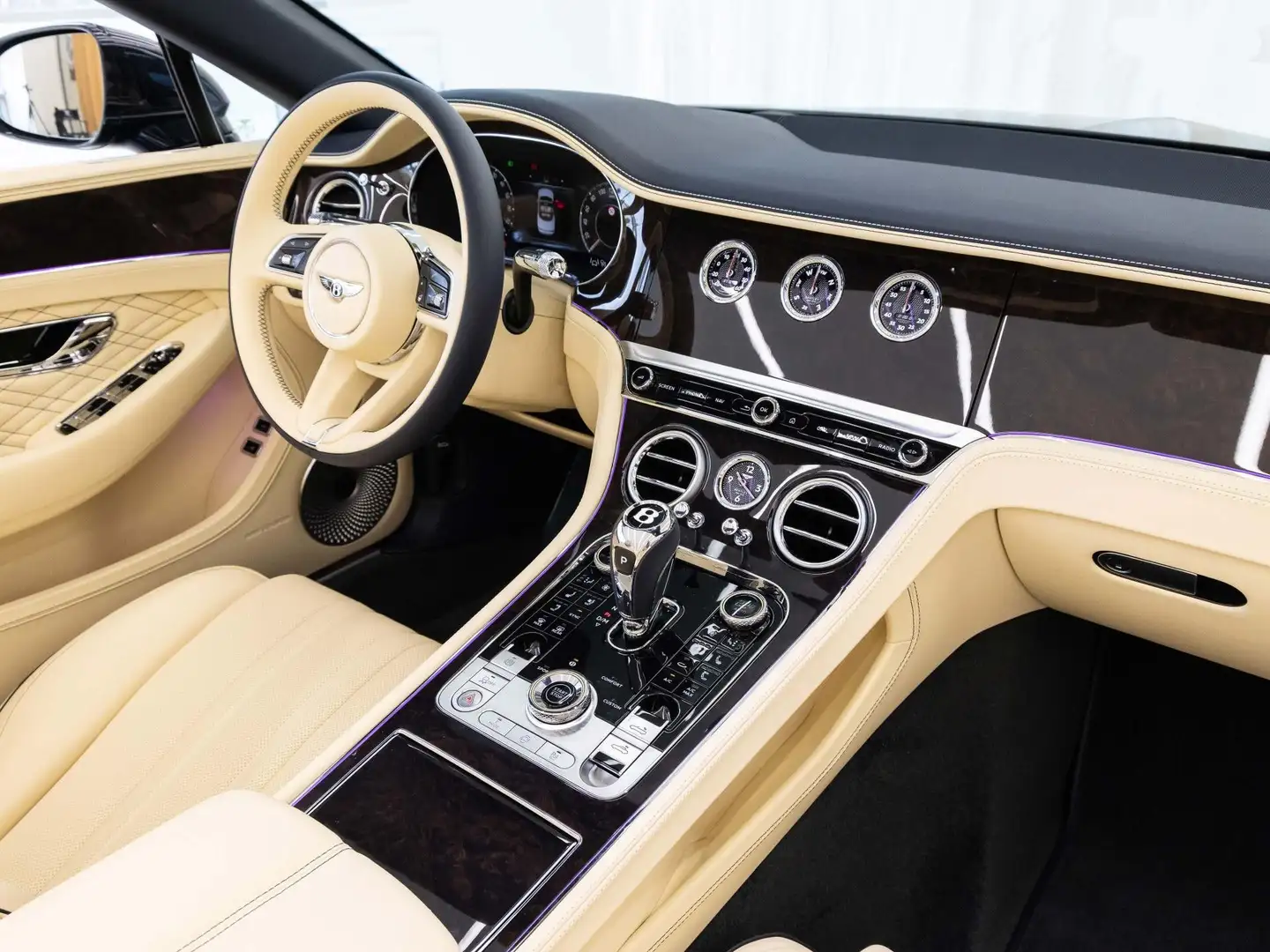 2026 Bentley Continental, 900 km, Deutschland — Foto 7 z 12