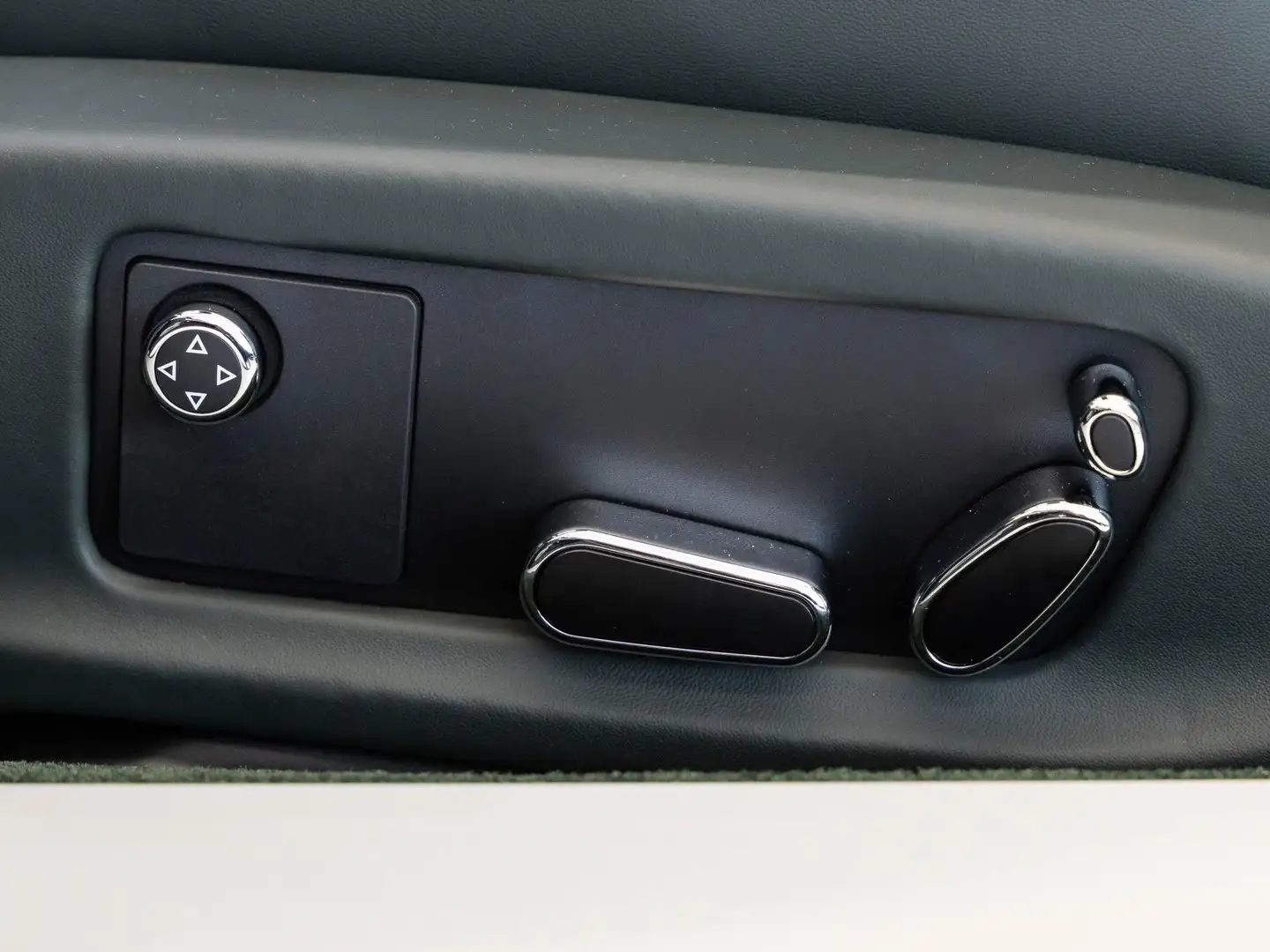 2026 Bentley Continental, 900 km, Deutschland — Foto 12 z 12