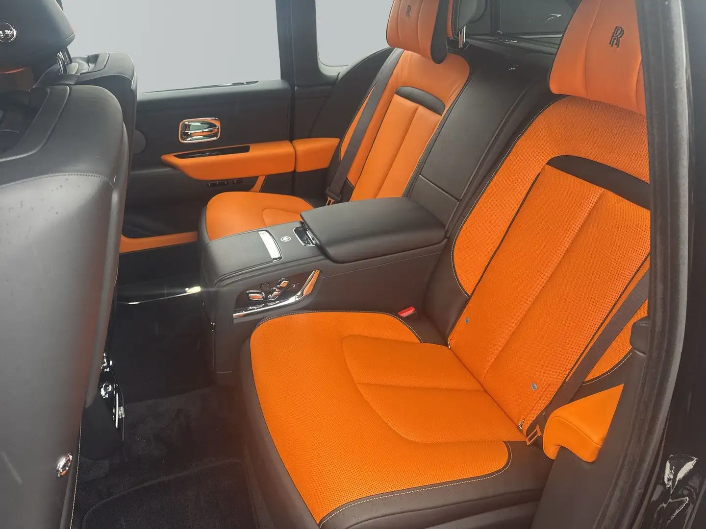 2026 Rolls-Royce Cullinan, silber, 2.500 km, Deutschland — Foto 9 z 10