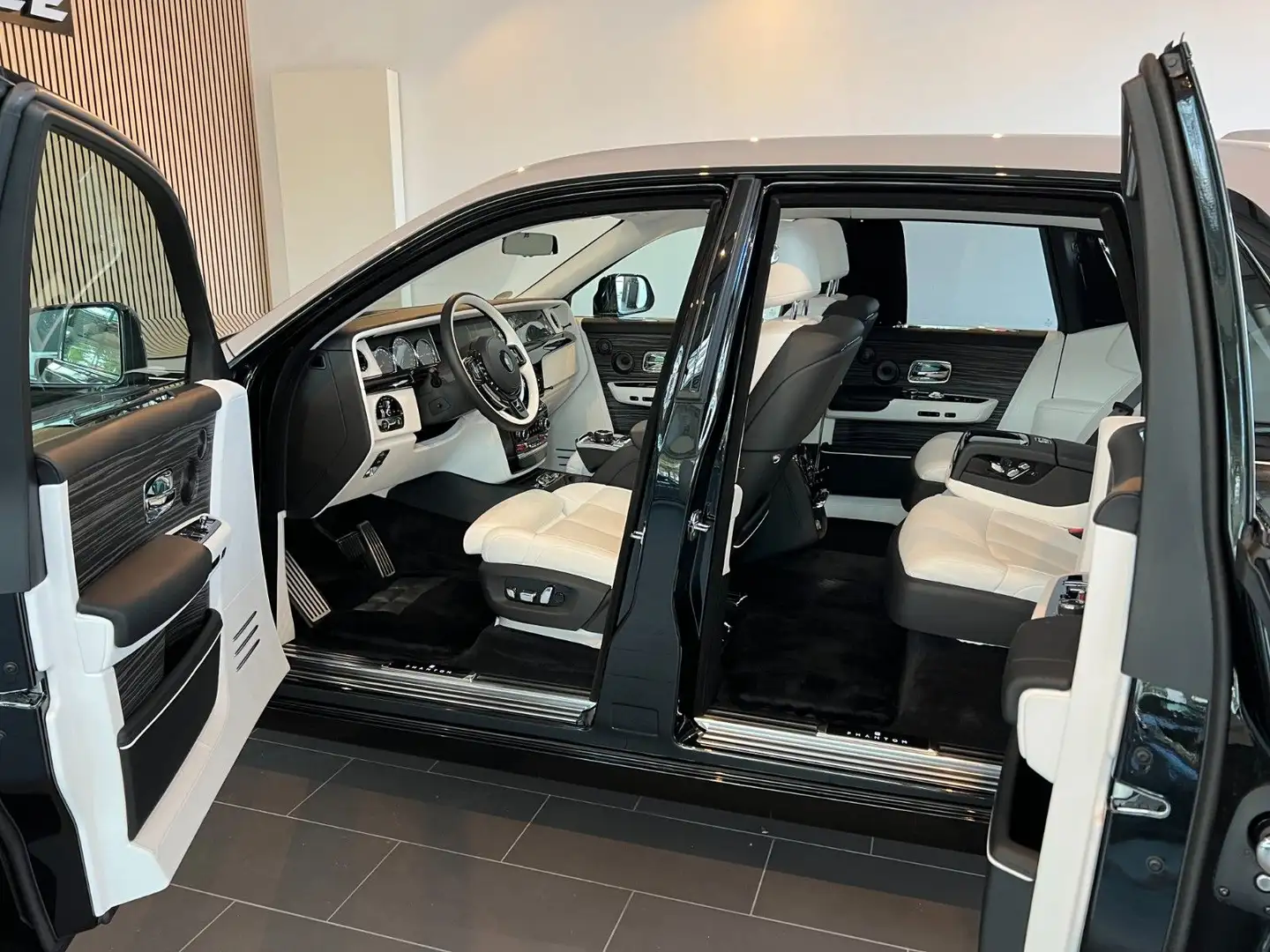 2024 Rolls-Royce Phantom, 13.500 km, Deutschland — Foto 8 z 12