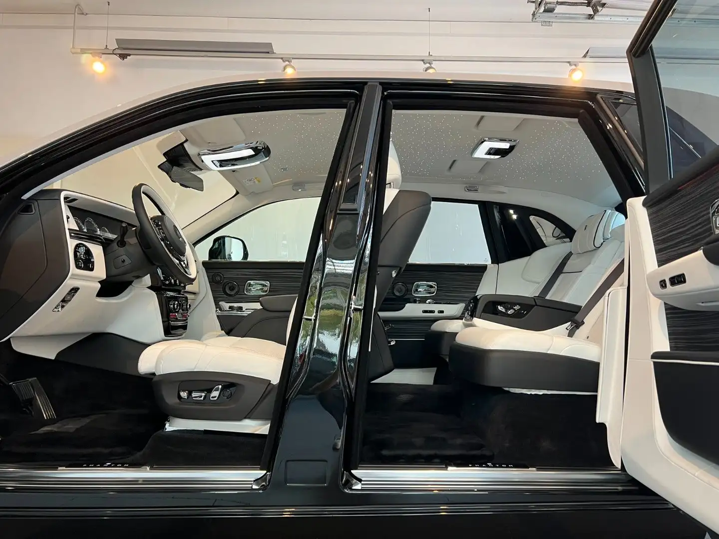 2024 Rolls-Royce Phantom, 13.500 km, Deutschland — Foto 9 z 12