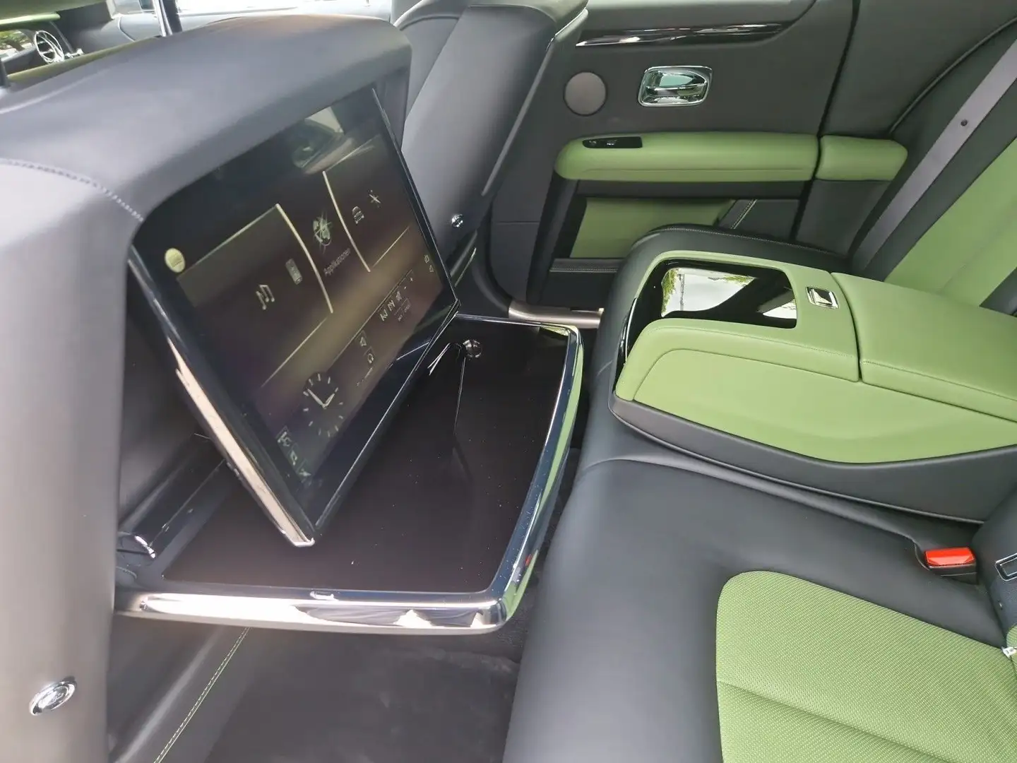 2024 Rolls-Royce Ghost, 6.850 km, Deutschland — Foto 11 z 12