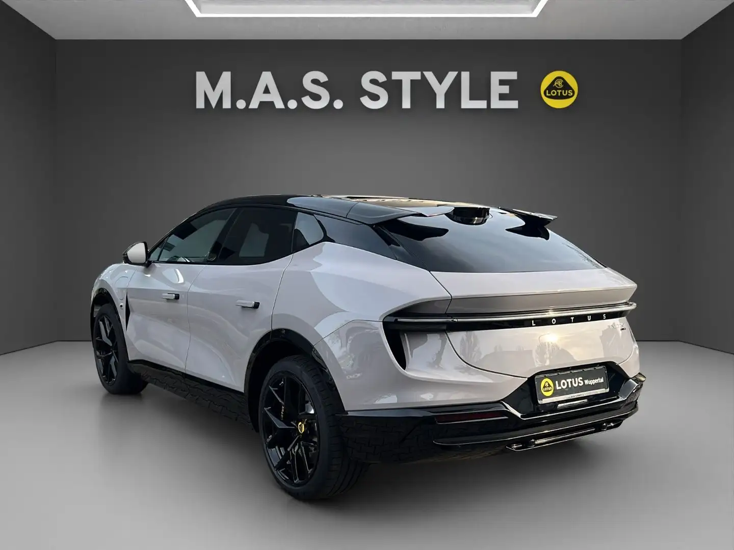 2026 Lotus Eletre, 8.950 km, Deutschland — Foto 6 z 12