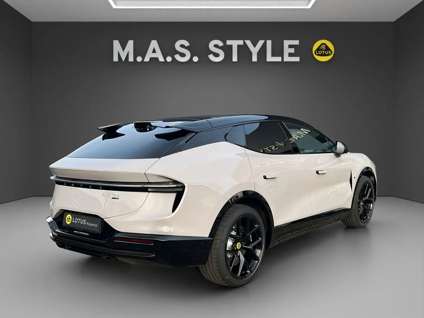 2026 Lotus Eletre, 8.950 km, Deutschland — Foto 8 z 12