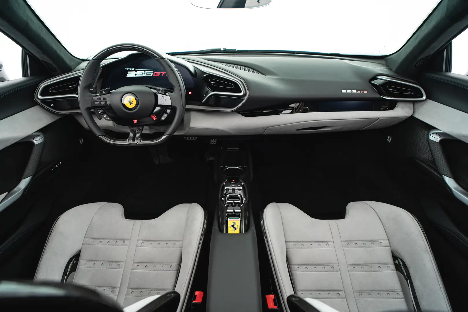 2025 Ferrari 296, 3.645 km, Österreich — Foto 10 z 12