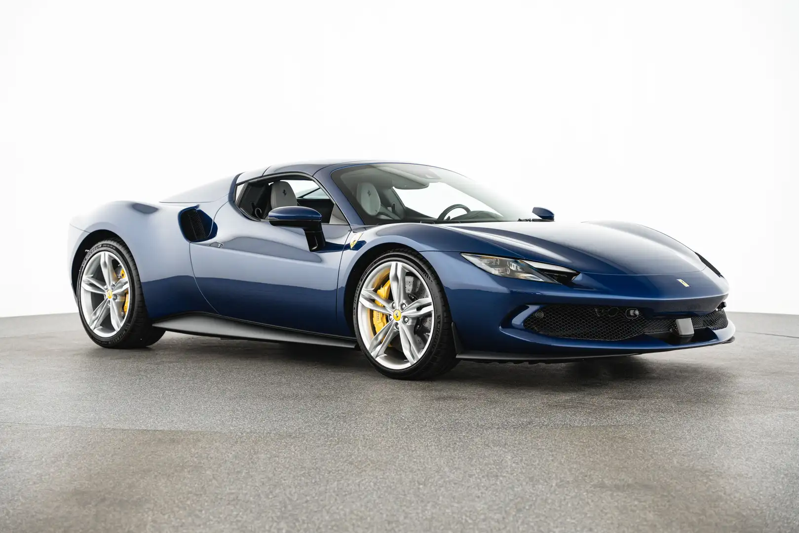 2025 Ferrari 296, 3.645 km, Österreich — Foto 3 z 12