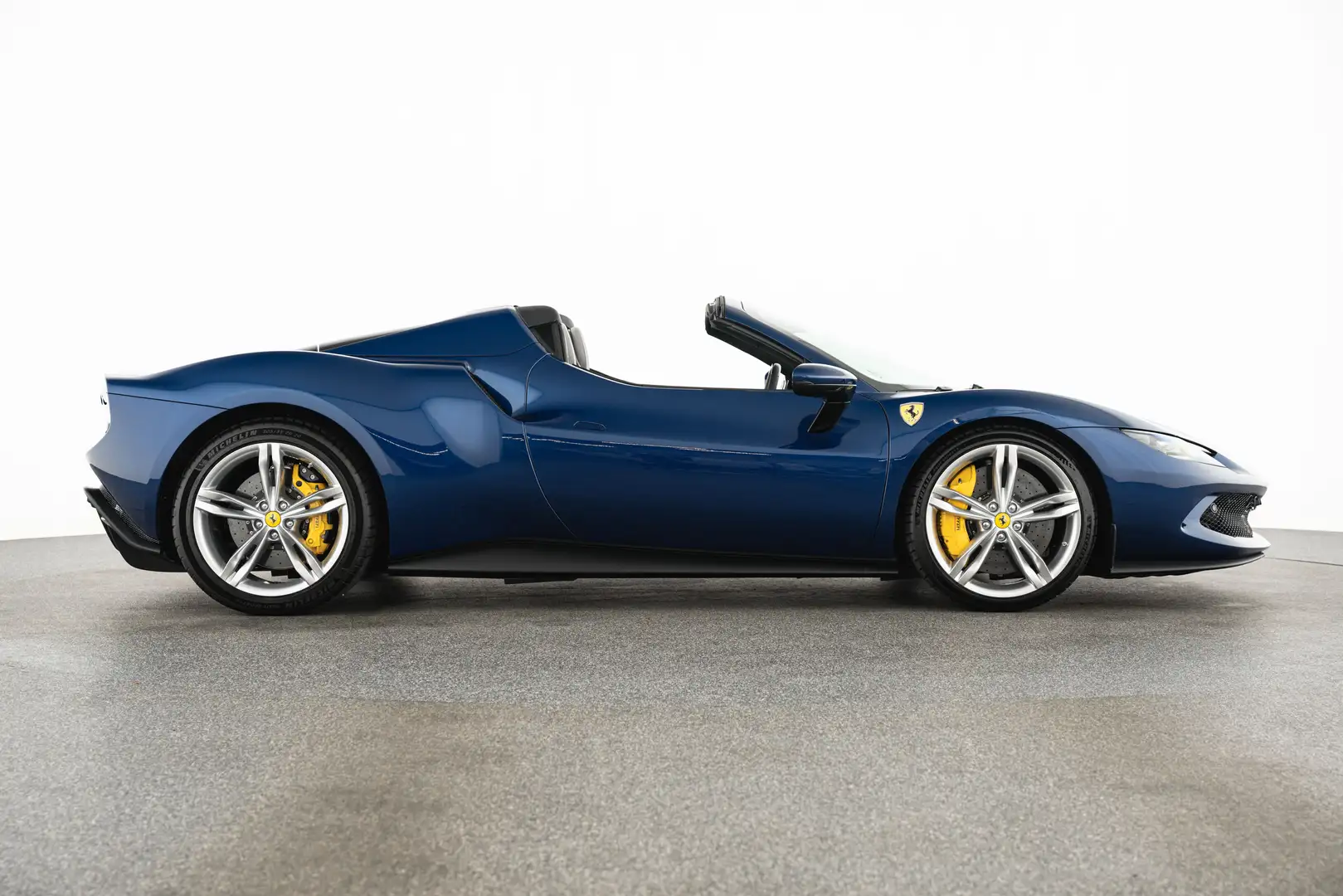 2025 Ferrari 296, 3.645 km, Österreich — Foto 4 z 12