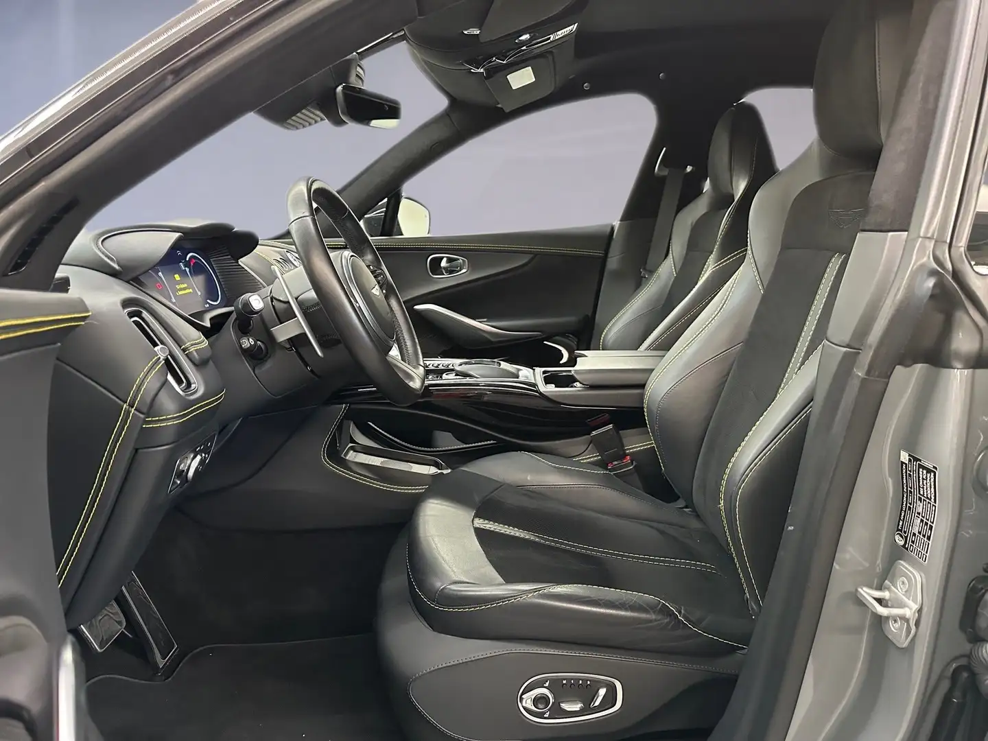 2022 Aston Martin DBX, 26.020 km, Österreich — Foto 7 z 12