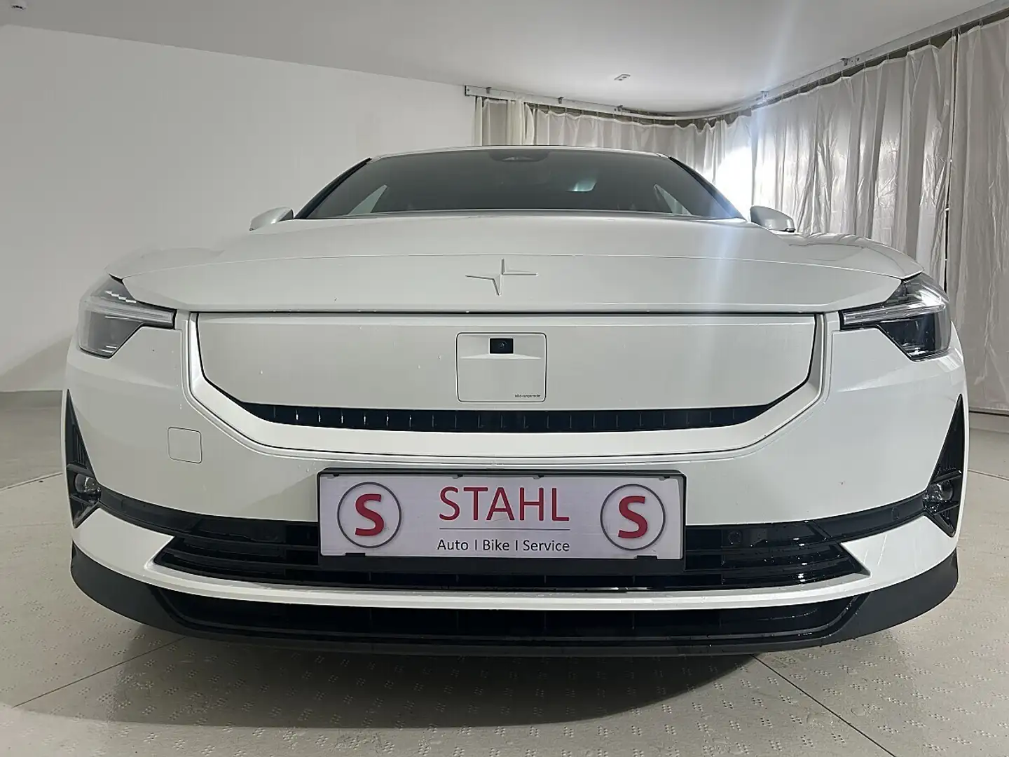 2026 Polestar 2, 5.000 km, Österreich — Foto 9 z 12