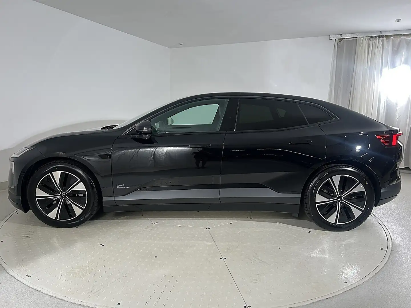 2026 Polestar 4, 500 km, Rakousko — Foto 3 z 12