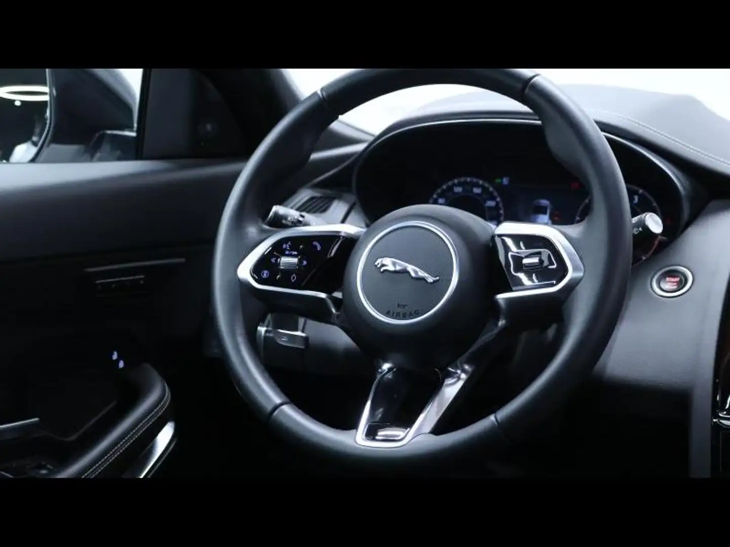2024 Jaguar E-Pace, 24.657 km, Belgien — Foto 12 z 12