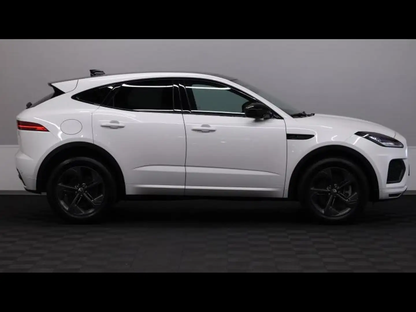 2024 Jaguar E-Pace, 24.657 km, Belgien — Foto 3 z 12