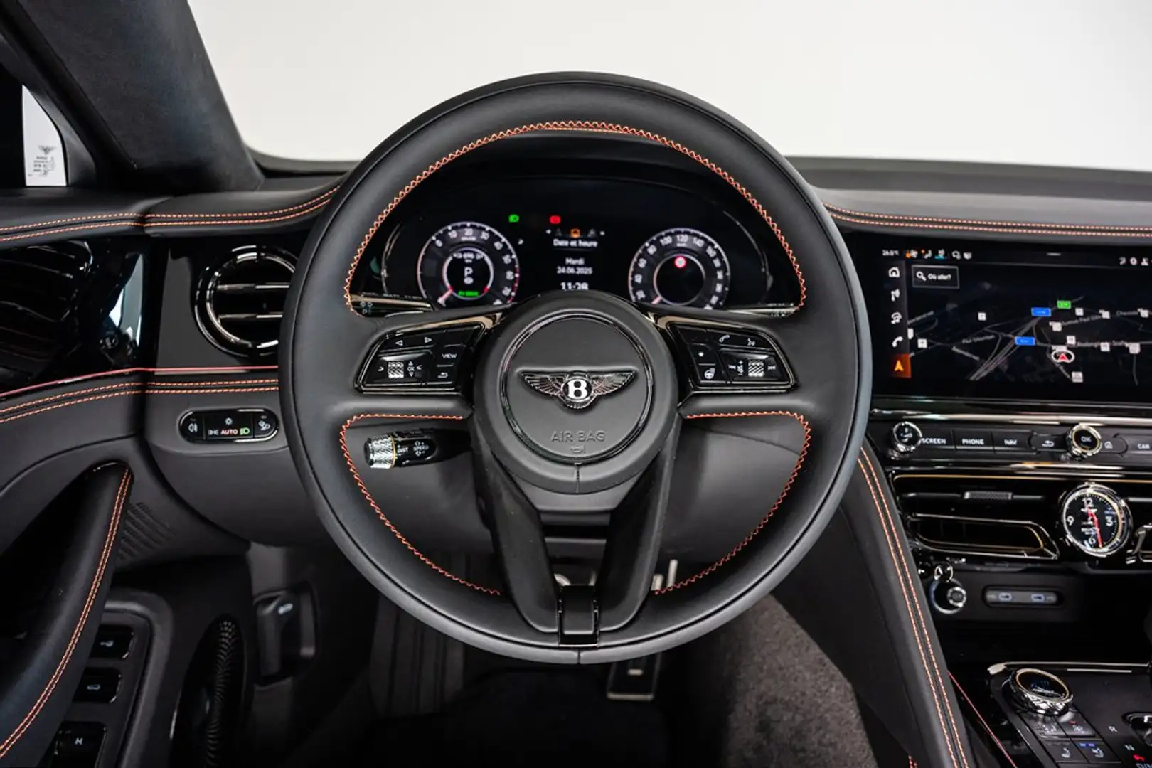 2025 Bentley Flying Spur, schwarz, 200 km, Belgien — Foto 7 z 12