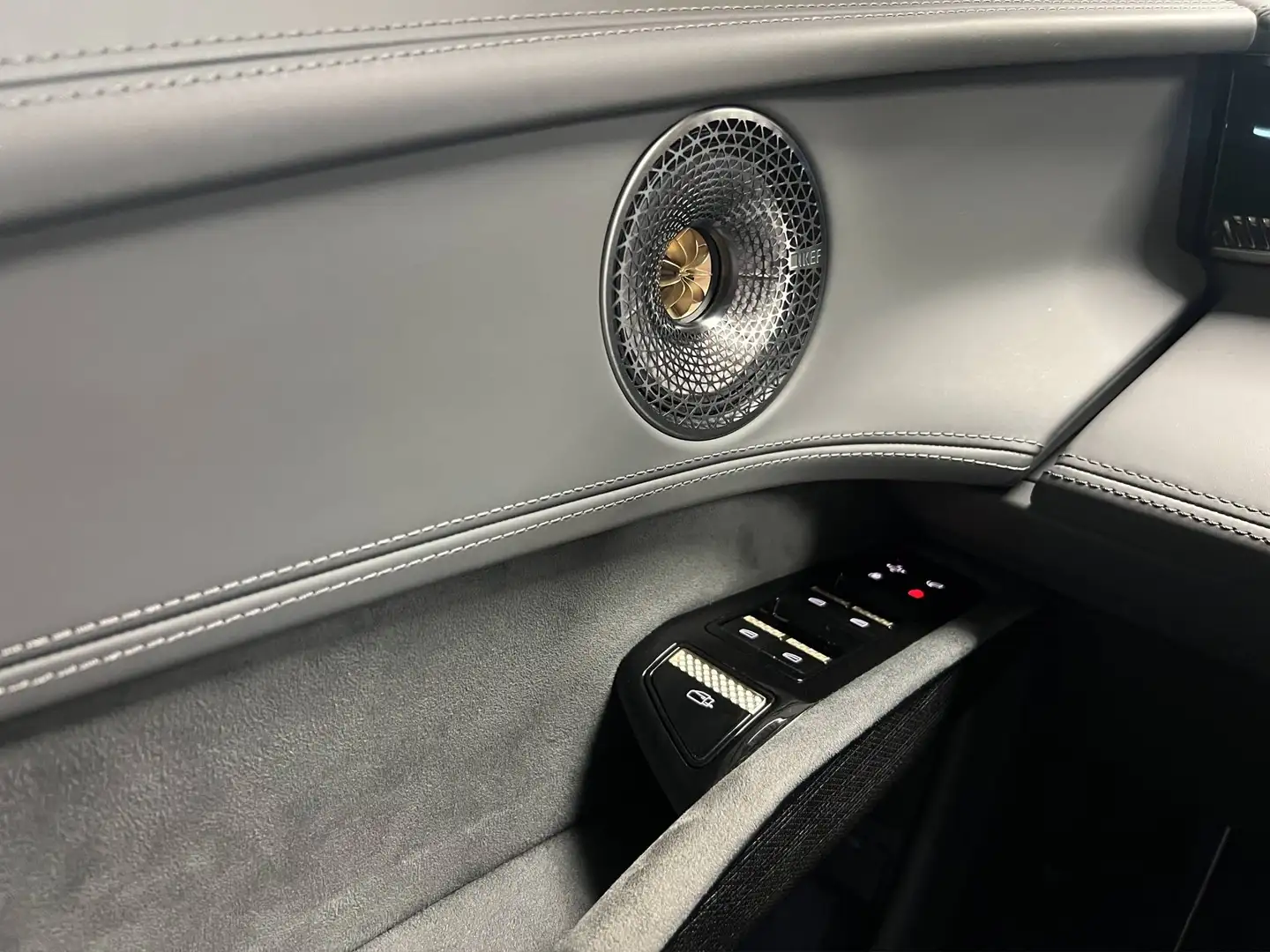 2024 Lotus Eletre, 27.500 km, Belgien — Foto 12 z 12
