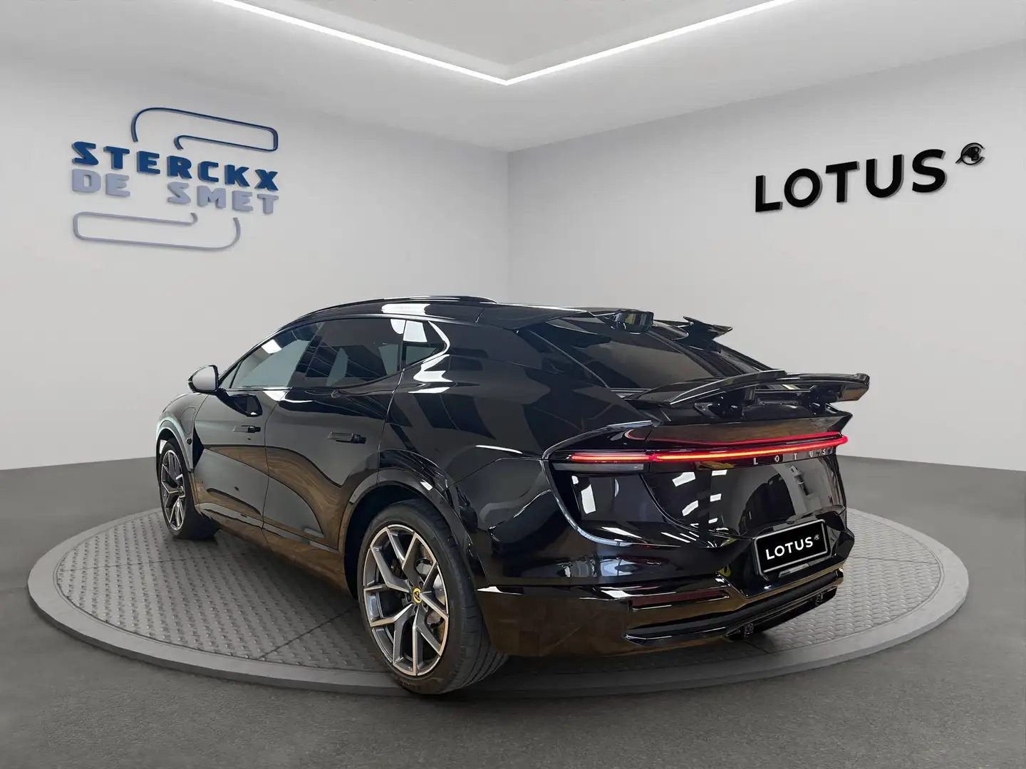 2024 Lotus Eletre, 27.500 km, Belgien — Foto 4 z 12