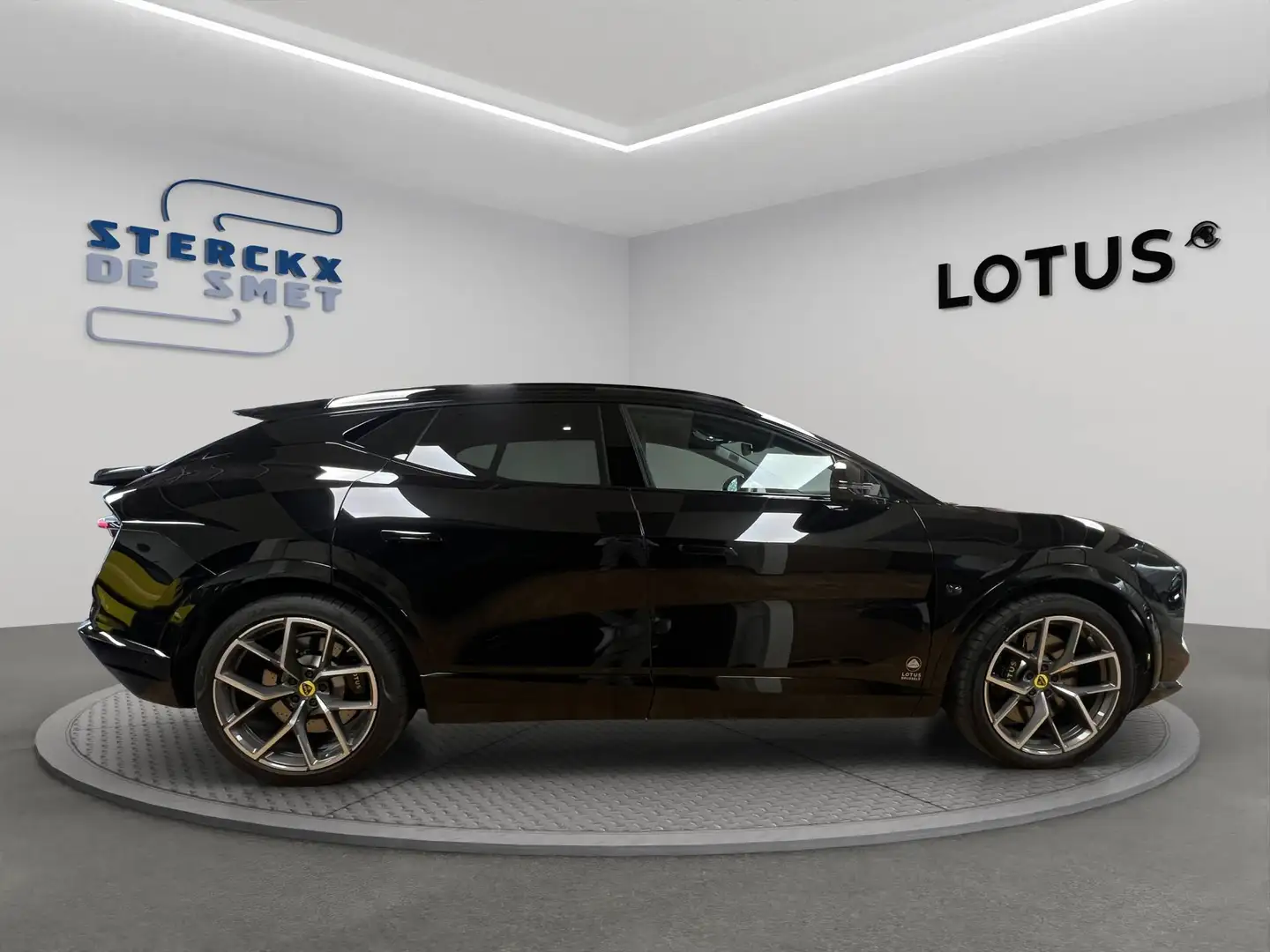 2024 Lotus Eletre, 27.500 km, Belgien — Foto 7 z 12