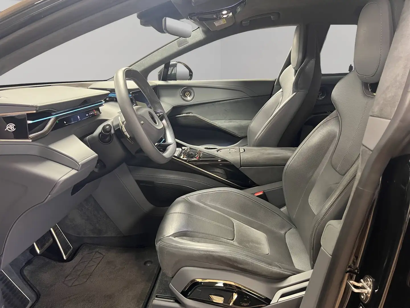 2024 Lotus Eletre, 27.500 km, Belgien — Foto 9 z 12