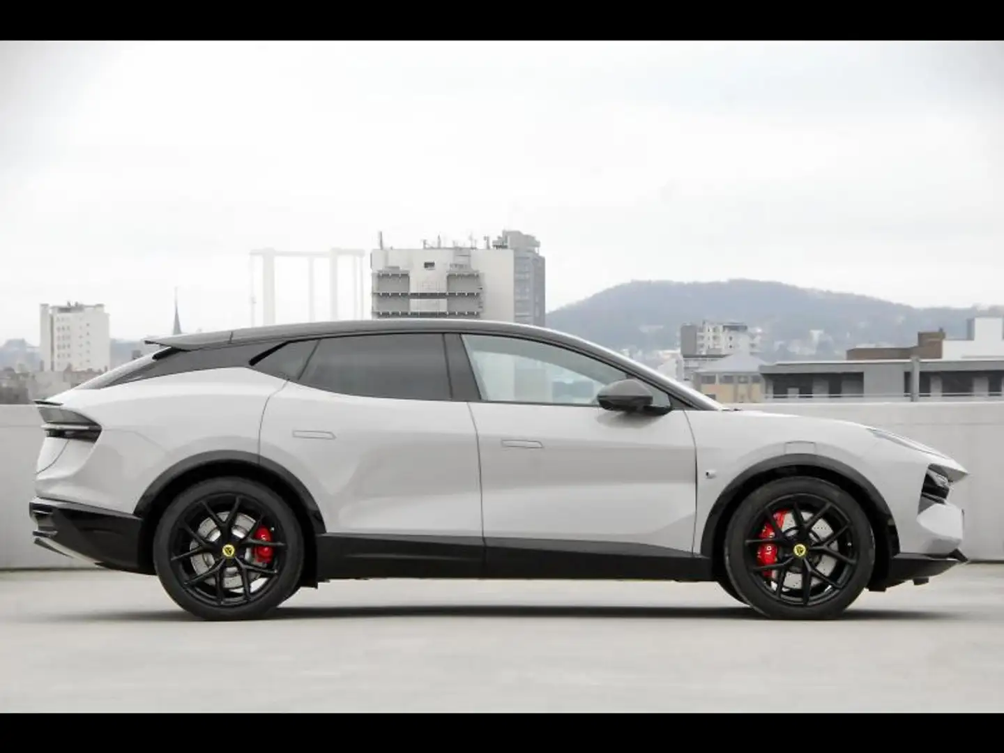 2024 Lotus Eletre, grau, 10 km, Belgien — Foto 2 z 12