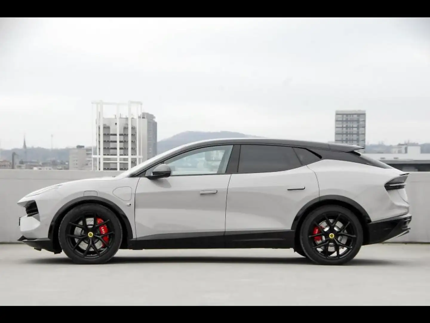 2024 Lotus Eletre, grau, 10 km, Belgien — Foto 3 z 12
