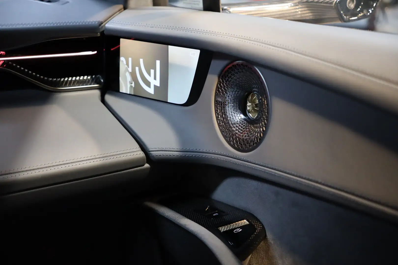 2025 Lotus Eletre, 15.000 km, Belgien — Foto 12 z 12