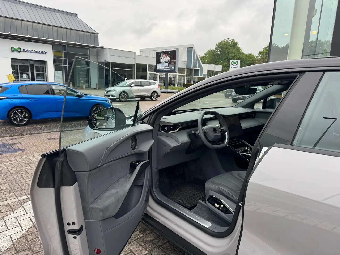2023 Lotus Eletre, grau, 52.556 km, Belgien — Foto 6 z 12