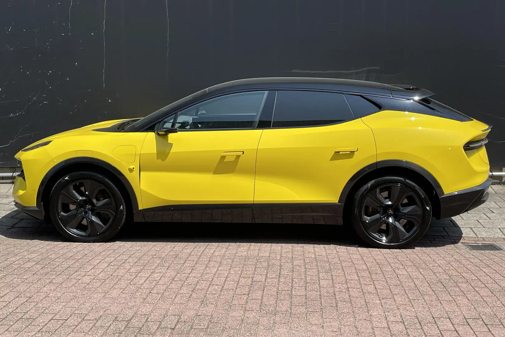 2025 Lotus Eletre, 3.476 km, Belgien — Foto 10 z 12