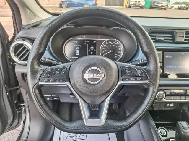 2025 Nissan Versa SV | Heated Seats | Auto Climate | CarPlay + Android | BSW | Wireless Phone Charger | and More !, grau, 47.174 km, Import Kanada — Foto 13 z 20