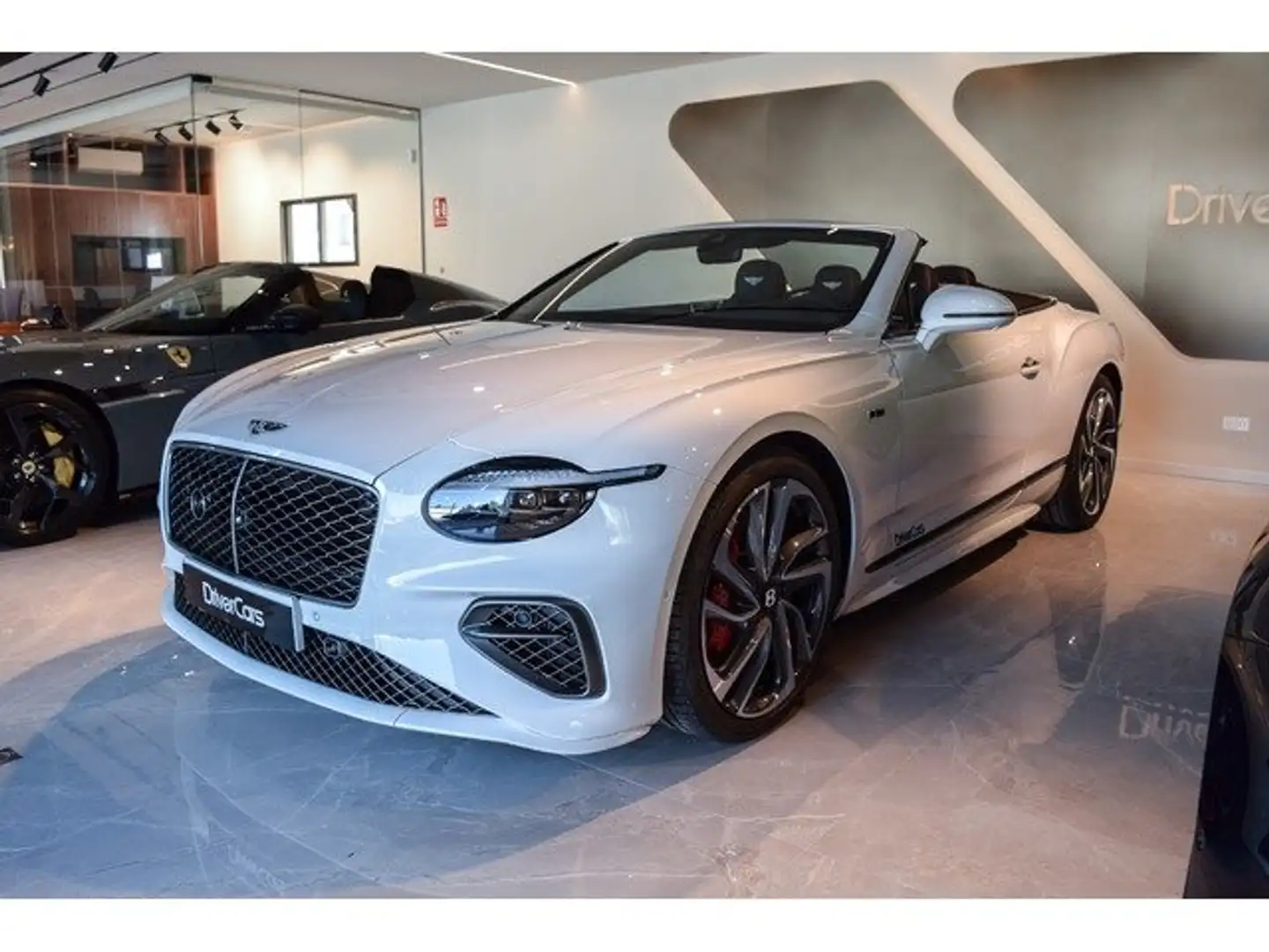 2026 Bentley Continental, 1.100 km, Spanien — Foto 2 z 12