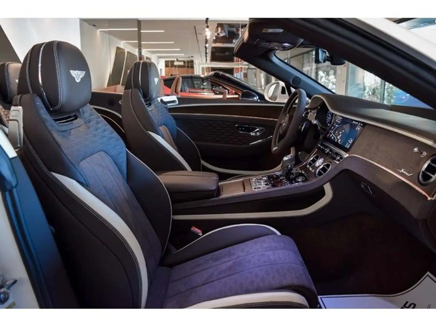 2026 Bentley Continental, 1.100 km, Spanien — Foto 8 z 12