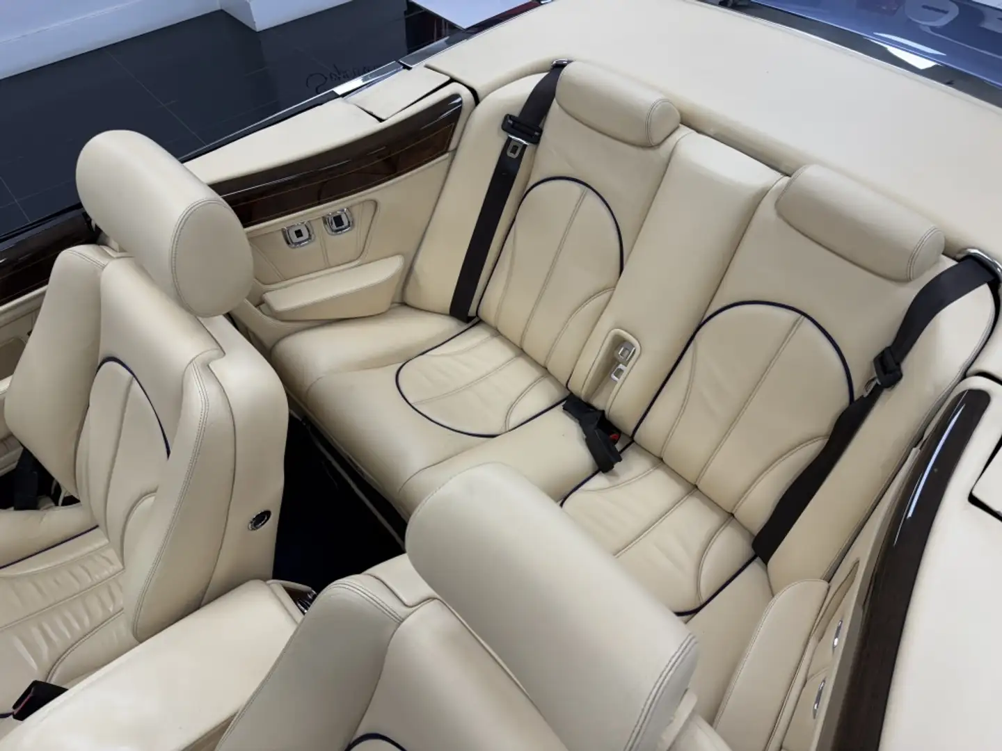 2000 Rolls-Royce Corniche, 31.000 km, Spanien — Foto 7 z 12