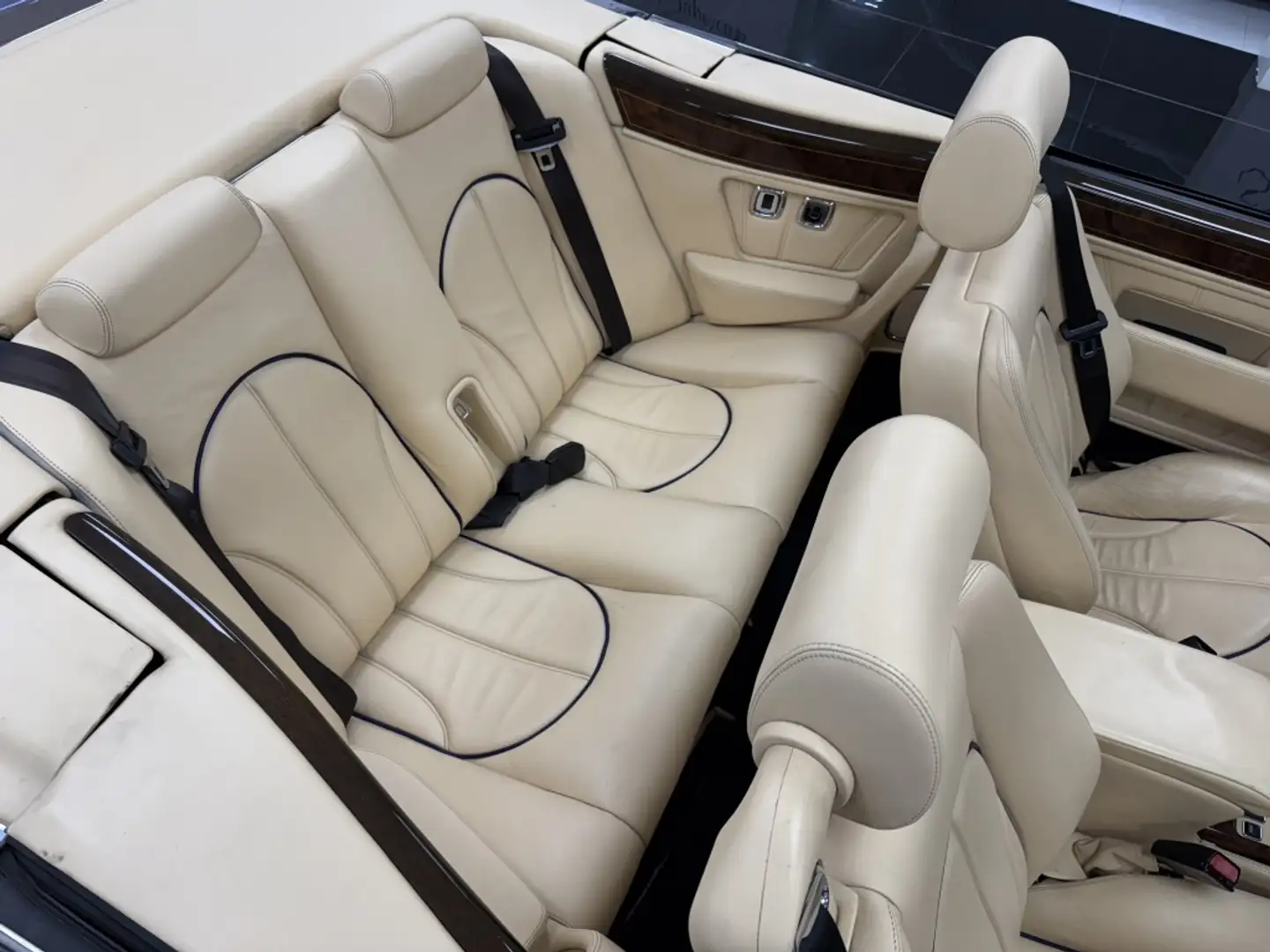 2000 Rolls-Royce Corniche, 31.000 km, Spanien — Foto 8 z 12