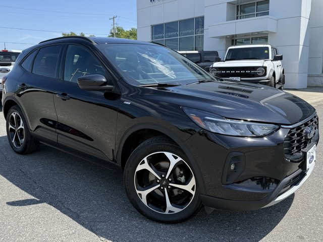 2025 Ford Escape ST-Line Select, schwarz, 21.814 km, Import Kanada — Foto 2 z 5