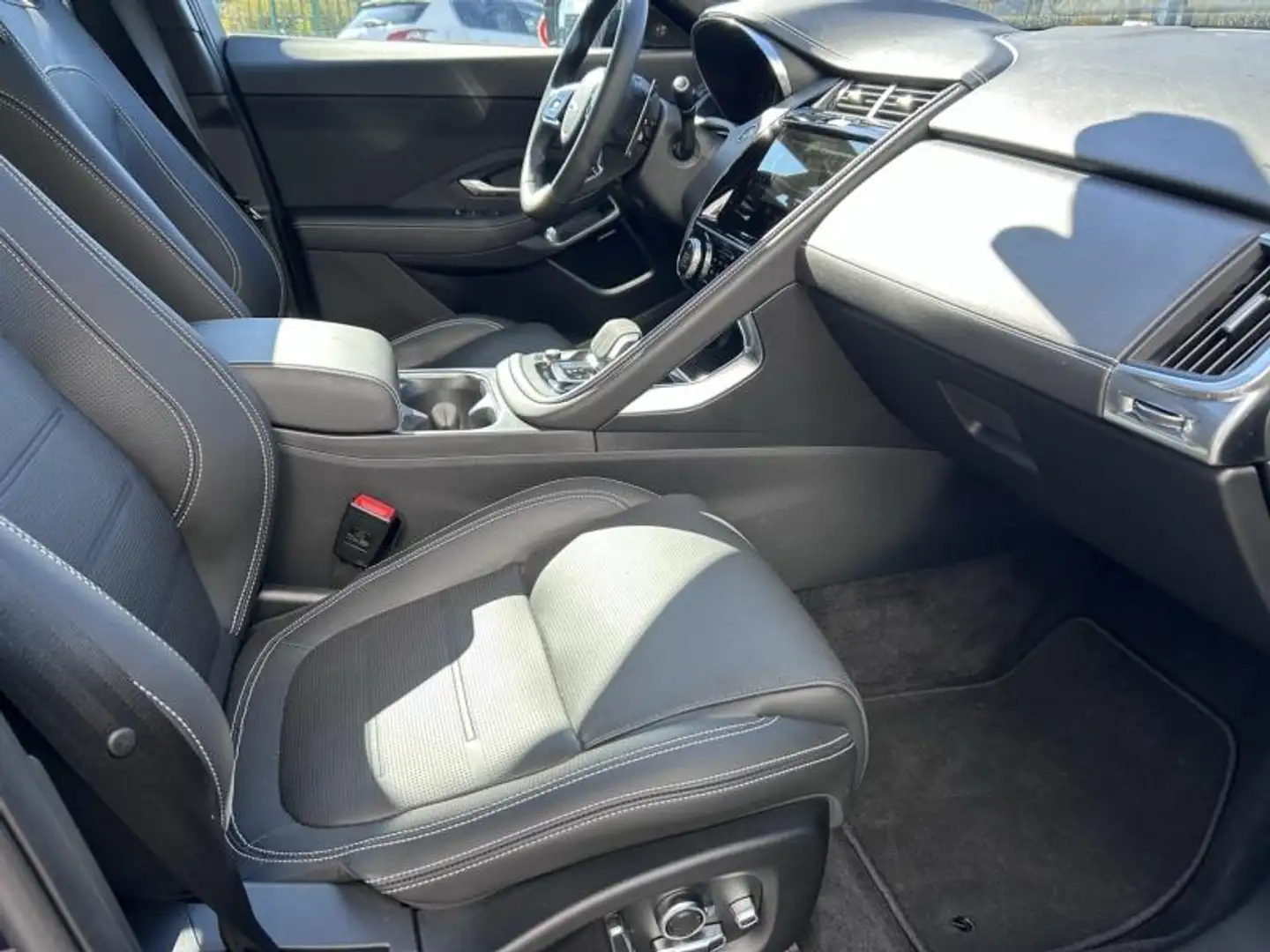 2023 Jaguar E-Pace, 4.500 km, Frankreich — Foto 5 z 12