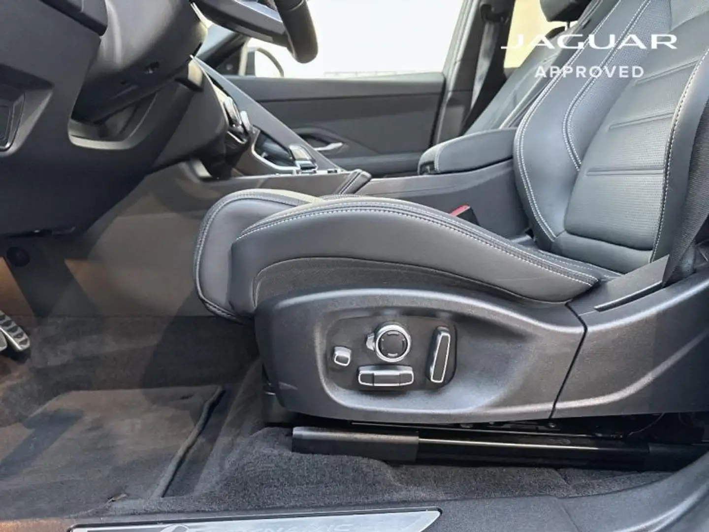 2023 Jaguar E-Pace, 17.780 km, Frankreich — Foto 12 z 12