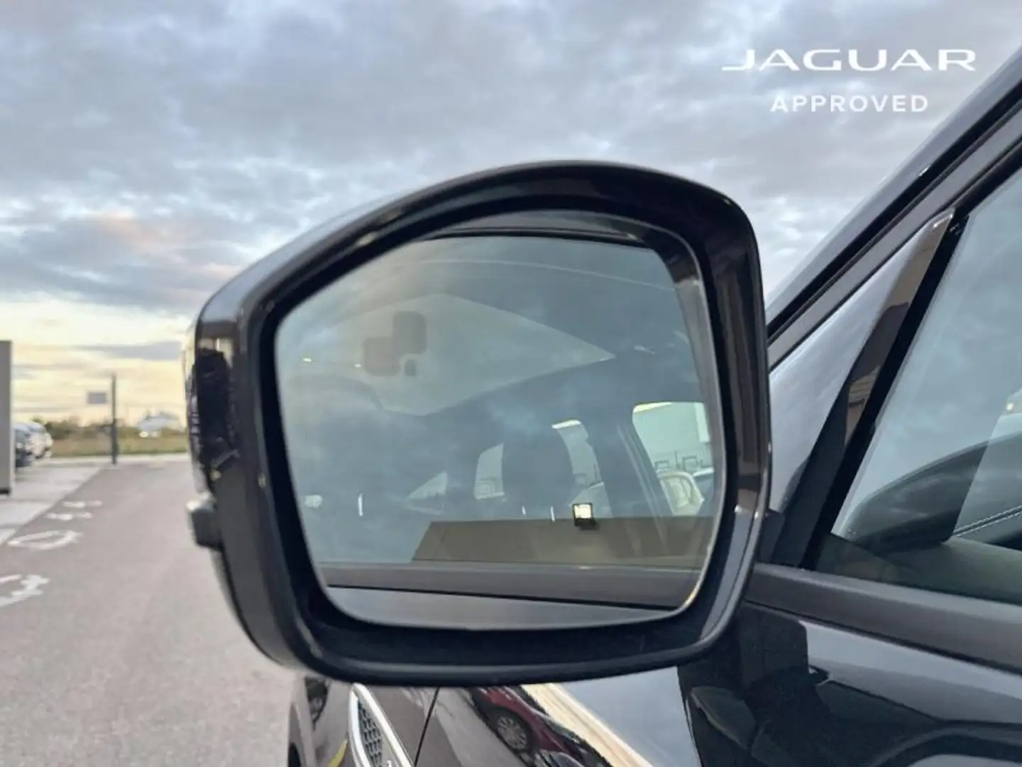 2023 Jaguar E-Pace, 17.780 km, Frankreich — Foto 9 z 12